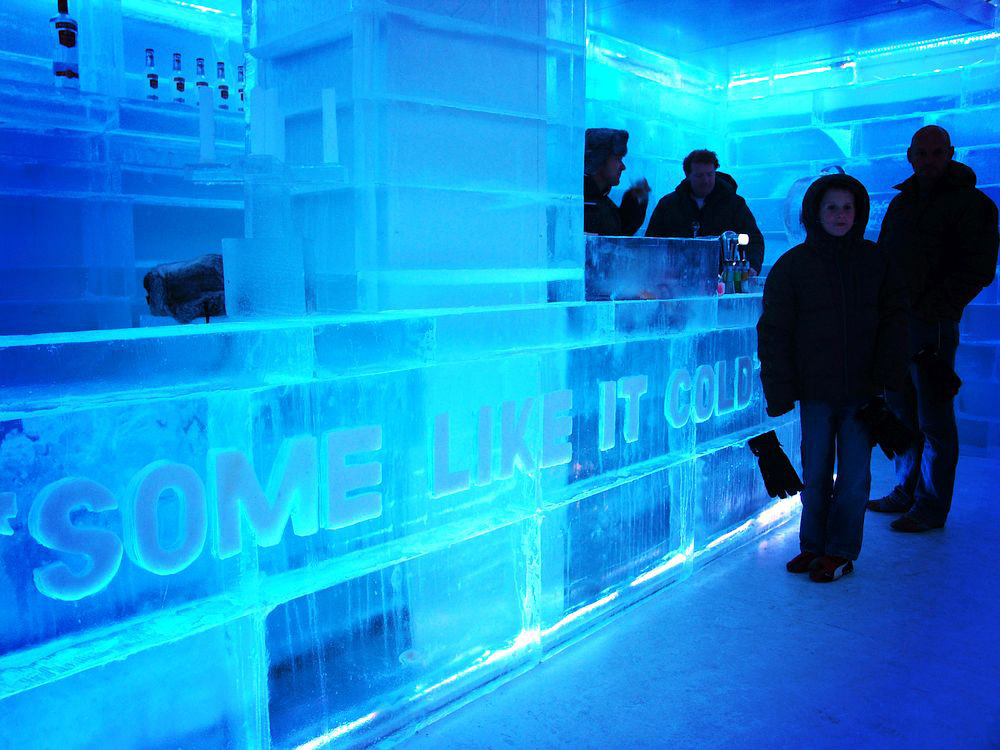 There is a new place to be in Amsterdam! The XtraCold Amsterdam Lounge & Icebar. On the photo above you see the cold part of XtraCold. The cold room is created by Inaxi Holland. The official opening of XtraCold is in September, but you can visit the bar right now. Check for more information, location and opening hours the website www.xtracold.nl.
