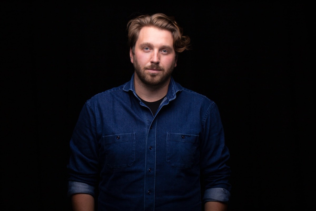 Podcast: Každý si dnes může vytvořit kult osobnosti, říká ředitel módního SALONč4 Filip Vaculík