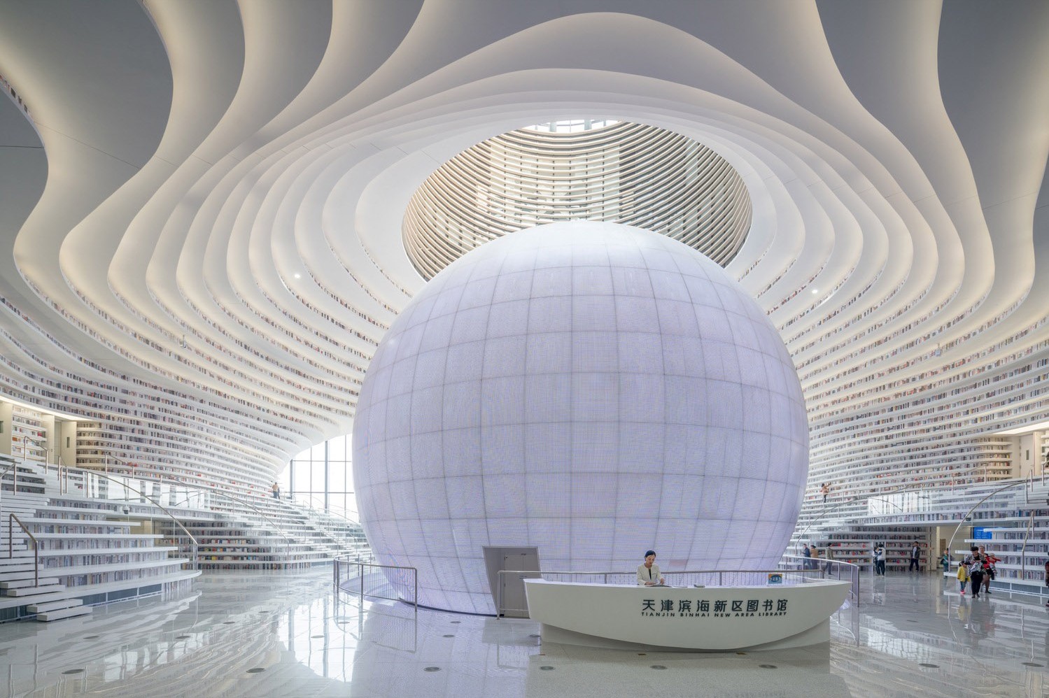 Oko, které vzhlíží k milionu knih. MVRDV navrhli knihovnu pro Tchien-ťin