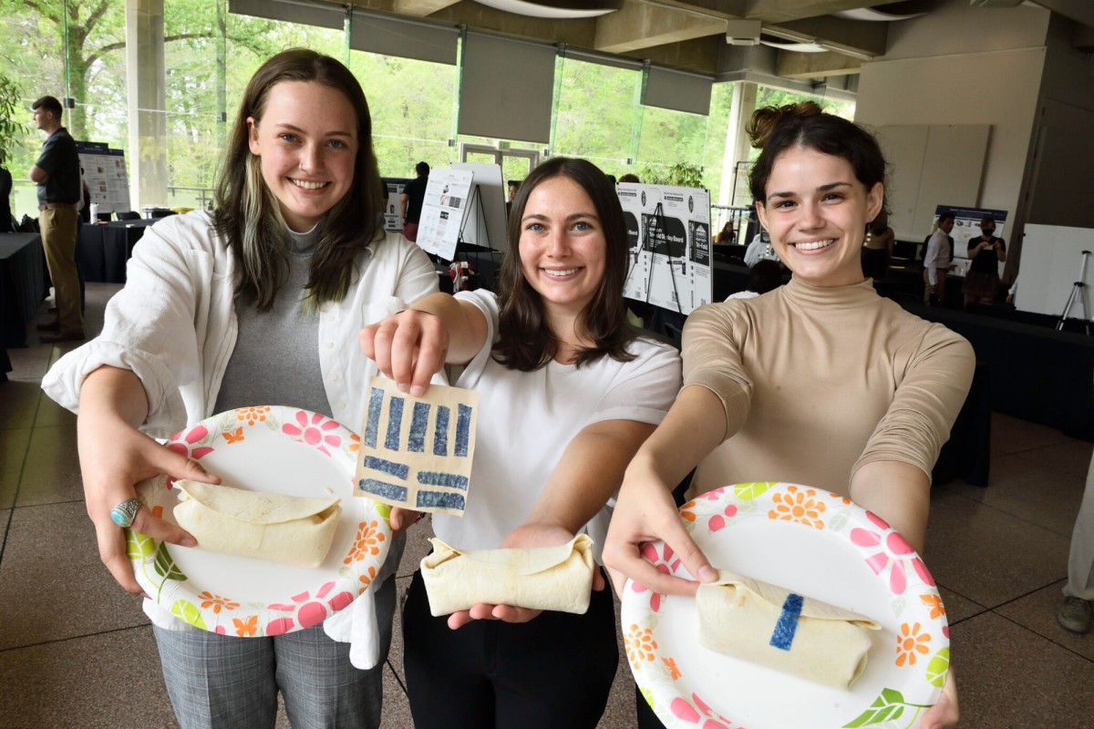 Studentky vynalezly jedlou lepící pásku pro bezpečnější konzumaci burritos