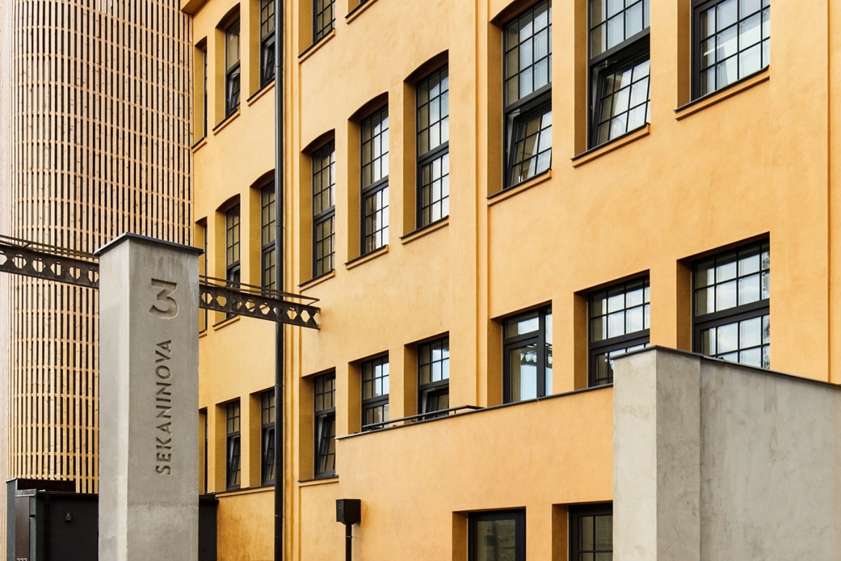 Loftové bydlení s občanskou vybaveností vzniklo na břehu Svitavy v adaptovaném brownfiedlu od KOGAA