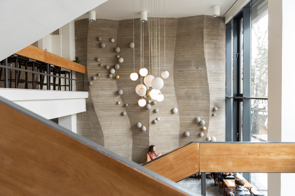 Svěží káva: Kavárna Pole, modernistický poklad skrytý pod nánosy času