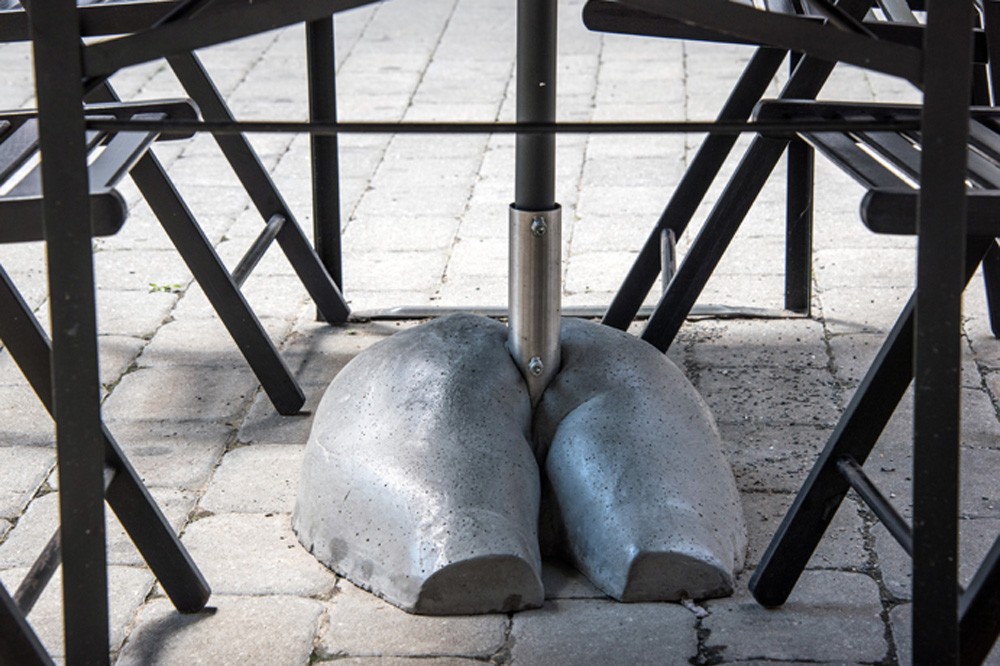 Gastrointeriéry: Rodinnou restauraci Akvárnu dotváří betonové detaily, které vás posadí na zadek
