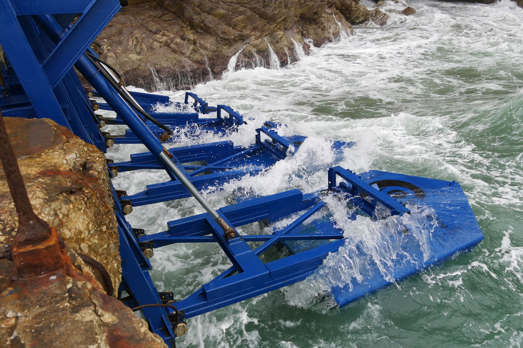 Když slunce zapadne a vítr utichne, voda proudí dál; nové hydroelektrárny ukazují budoucnost