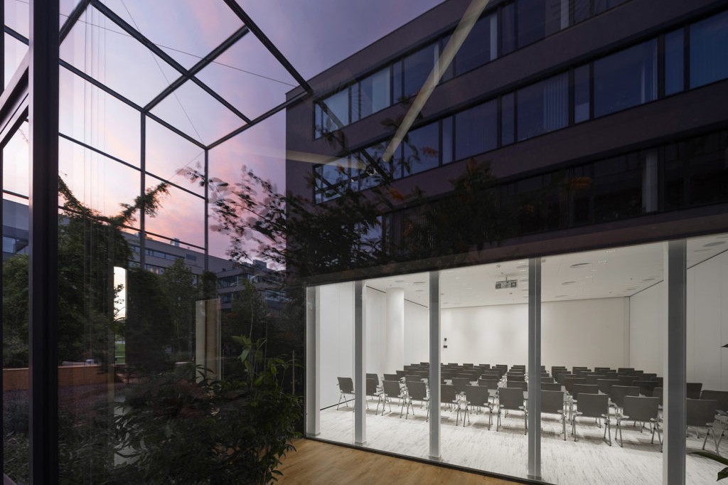 Správná volba osvětlení místnost příjemně nafoukne světlem, říká Lukáš Janáč z YUAR architects