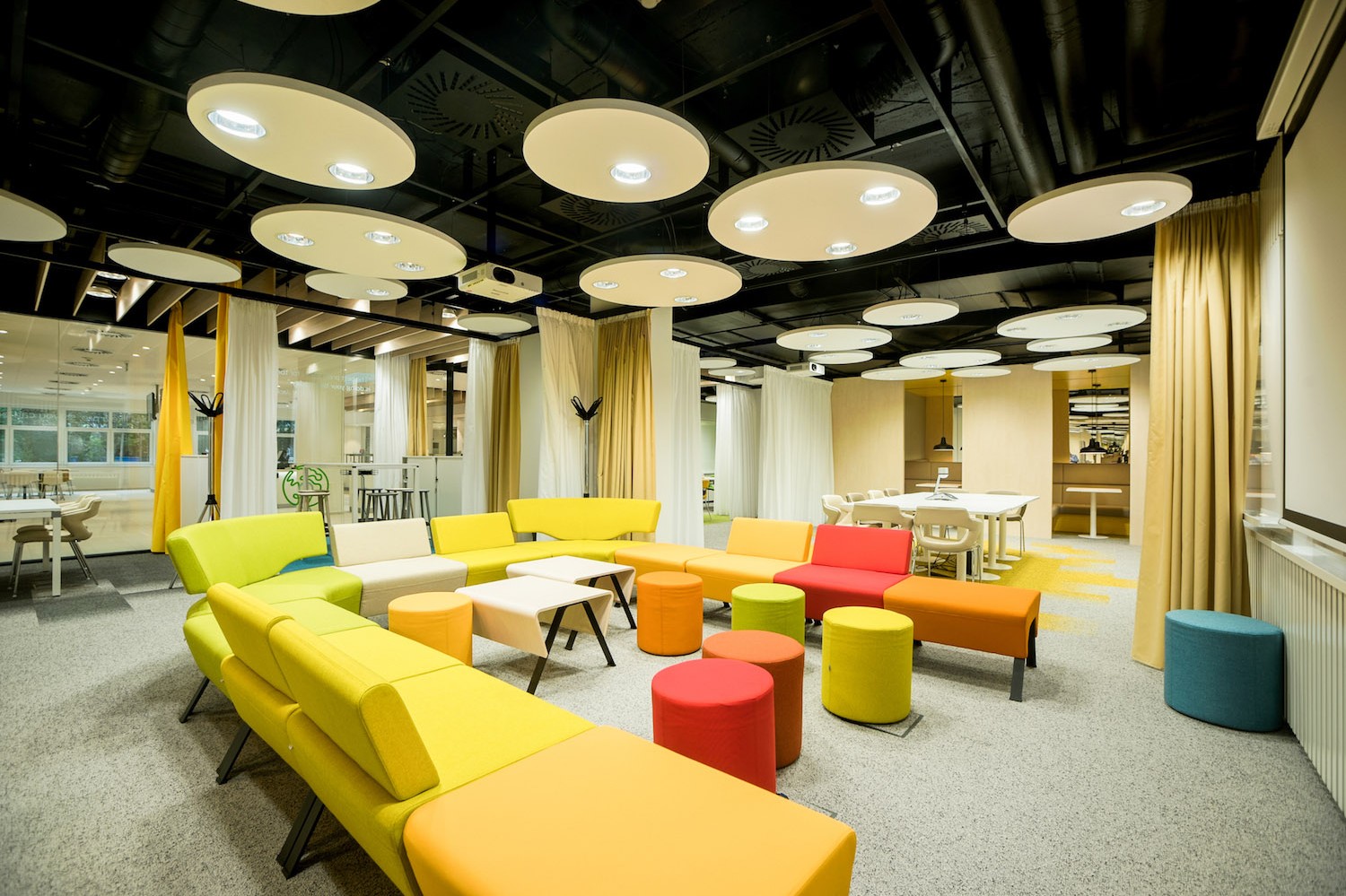 Neslyšíte se? Navštivte seminář Akustika a aktivní design