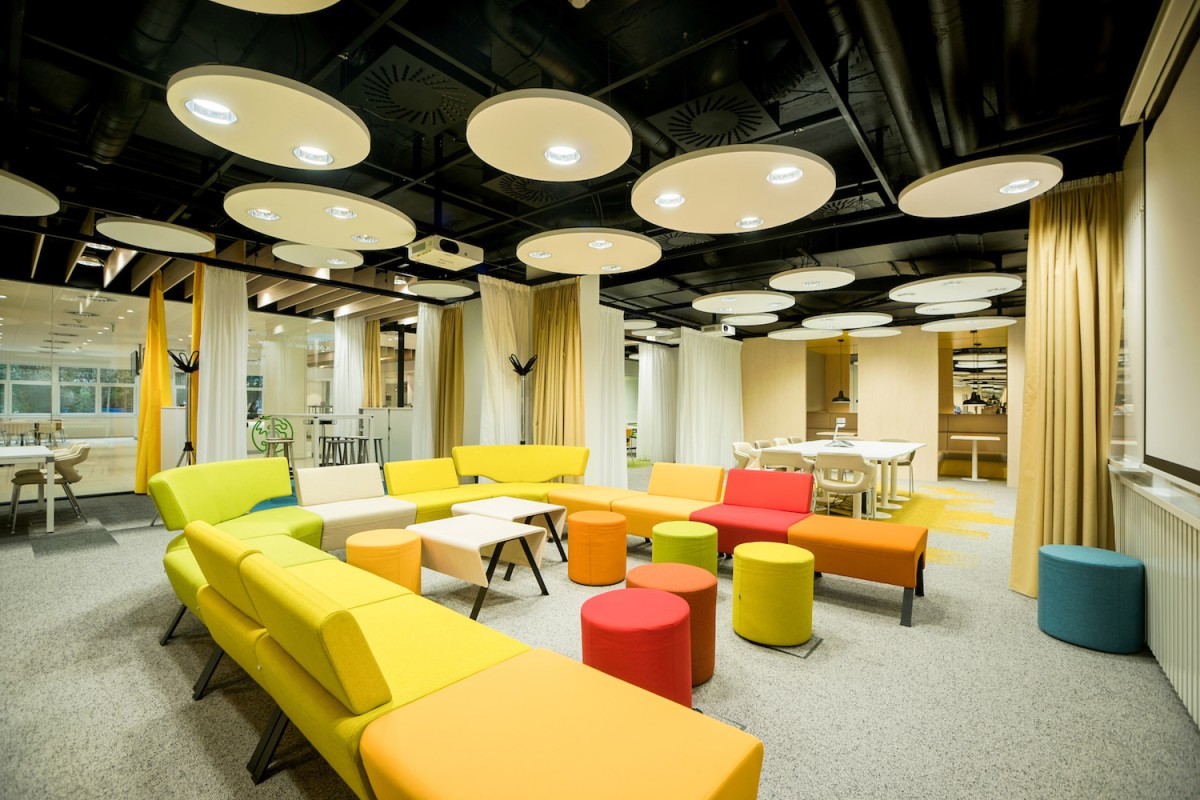 Neslyšíte se? Navštivte seminář Akustika a aktivní design