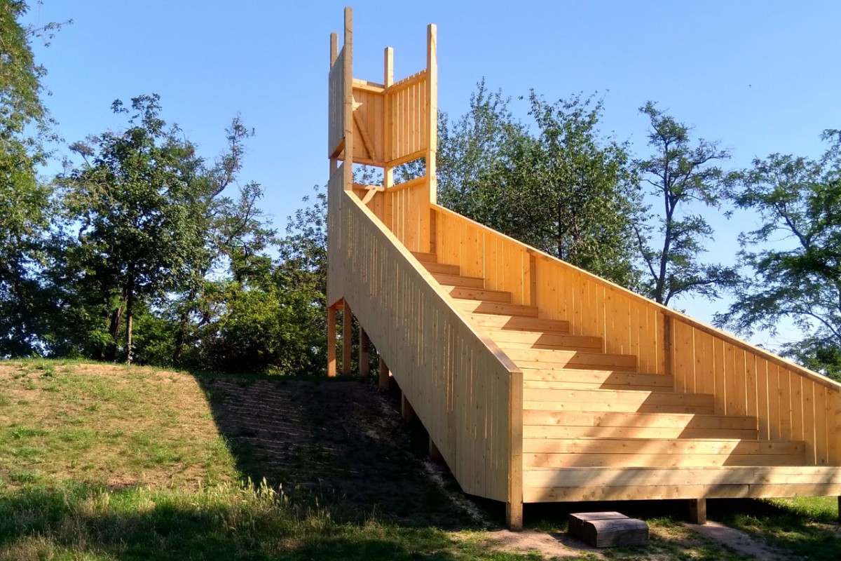 Směle vzhůru po Protestním stupínku. LANDSCAPE FESTIVAL rezonuje v Praze dál