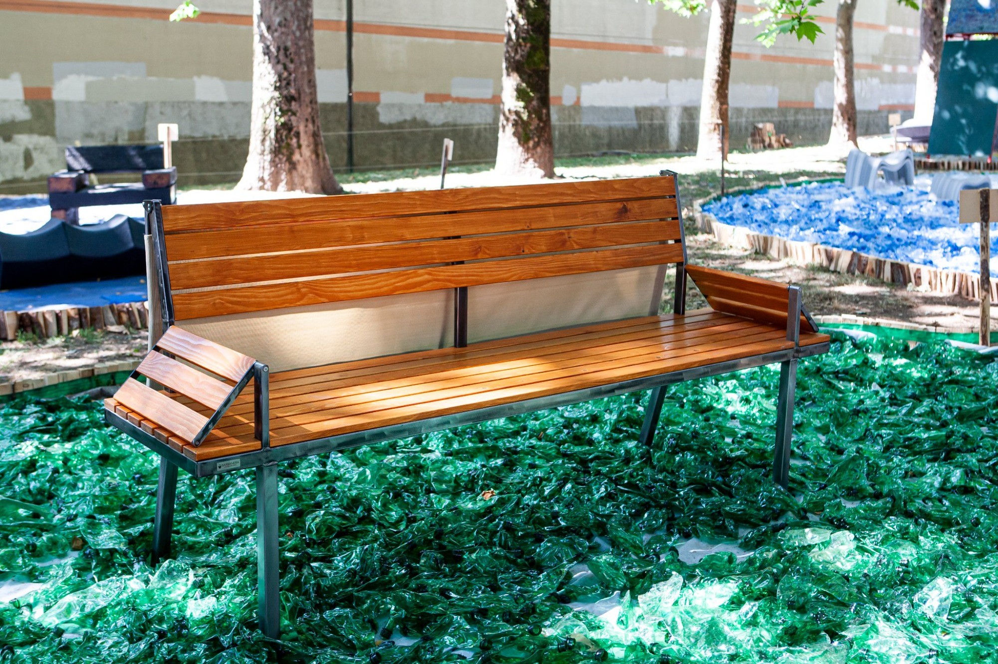 Italský architekt navrhl lavičku pro lidi s domovem i bez