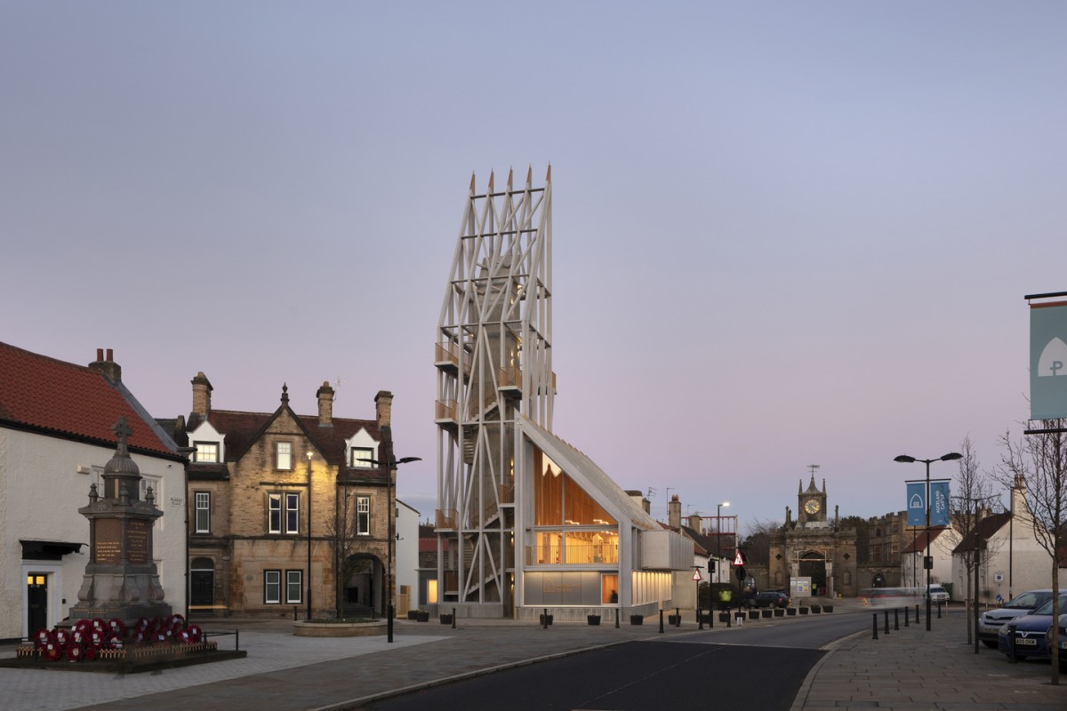 Aucklandská věž od Níall McLaughlin Architects otevírá hradní komplex durhamského biskupství