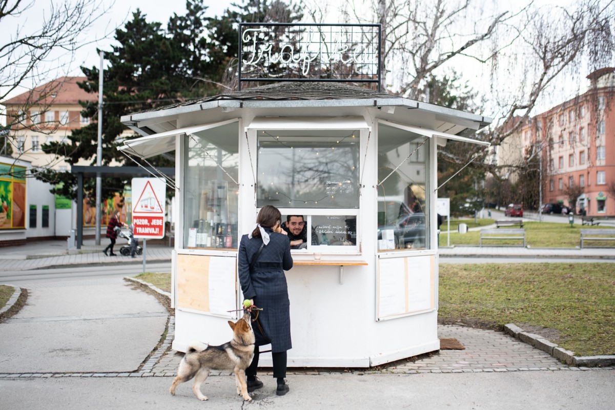 Svěží káva: Trafika vtahuje do oktagonu upít moře času