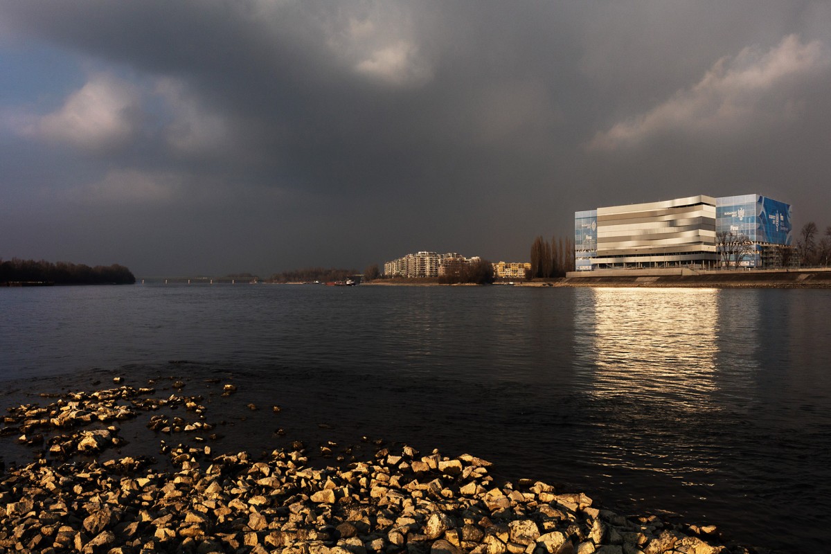 Plavecké mistrovství je v plném proudu. K návštěvě láká vlnící se Duna Aréna