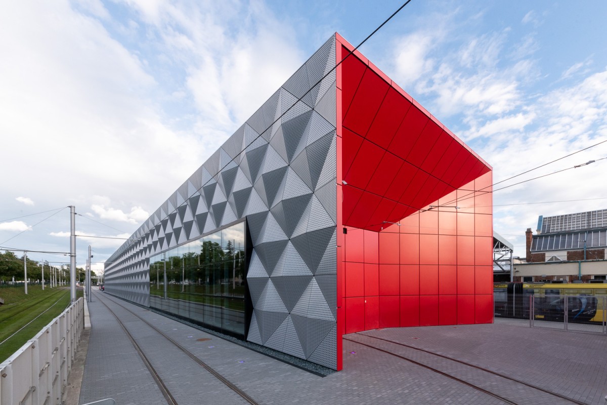 Unikátní fasáda a okno jak Brno. „Cedník“ už čistí šaliny