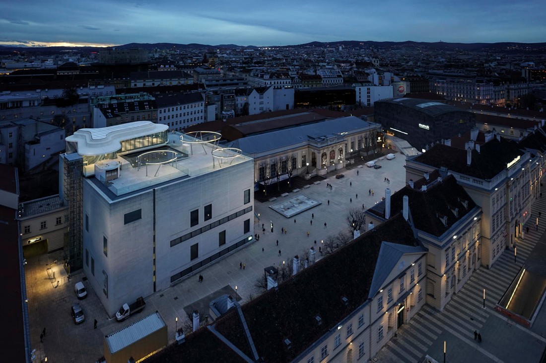 Ortner&Ortner dostavěli nad MuseumsQuartier vyhlídkovou Vážku