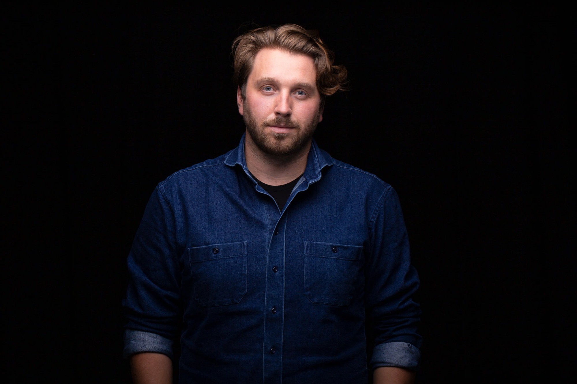Podcast: Každý si dnes může vytvořit kult osobnosti, říká ředitel módního SALONč4 Filip Vaculík