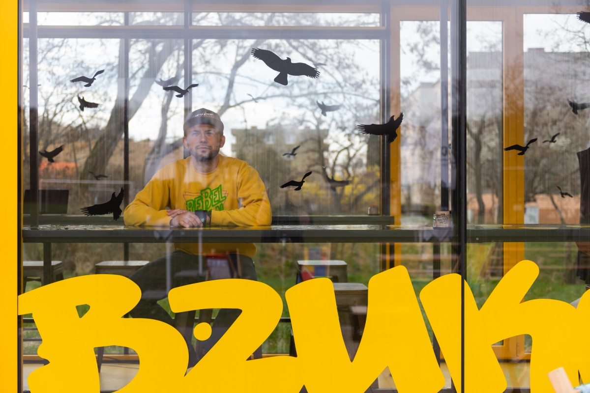 Svěží káva: Brněnští pražiči dělají Bzzzukot na hřišti od HUA HUA