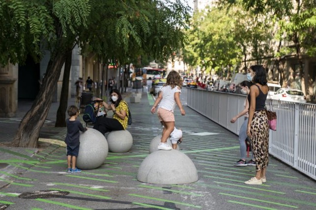 Barcelona začala o prázdninách odklánět autodopravu od škol, chce dětem zajistit bezpečnější přístup