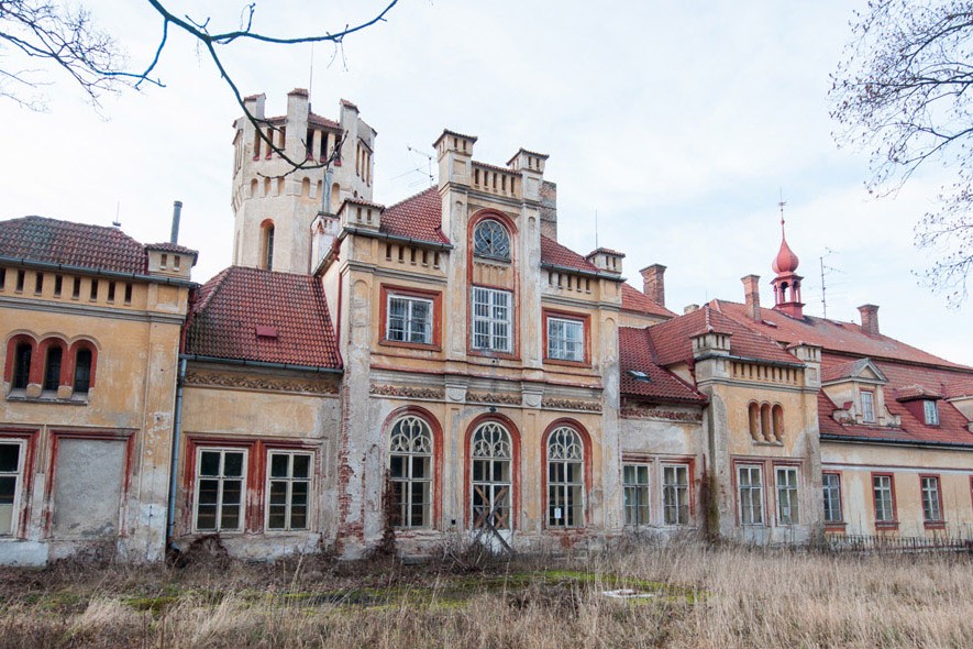 Příčina tisícovek chátrajících domů? Situace kolem let 1945–48 a zoufale pomalé soudy