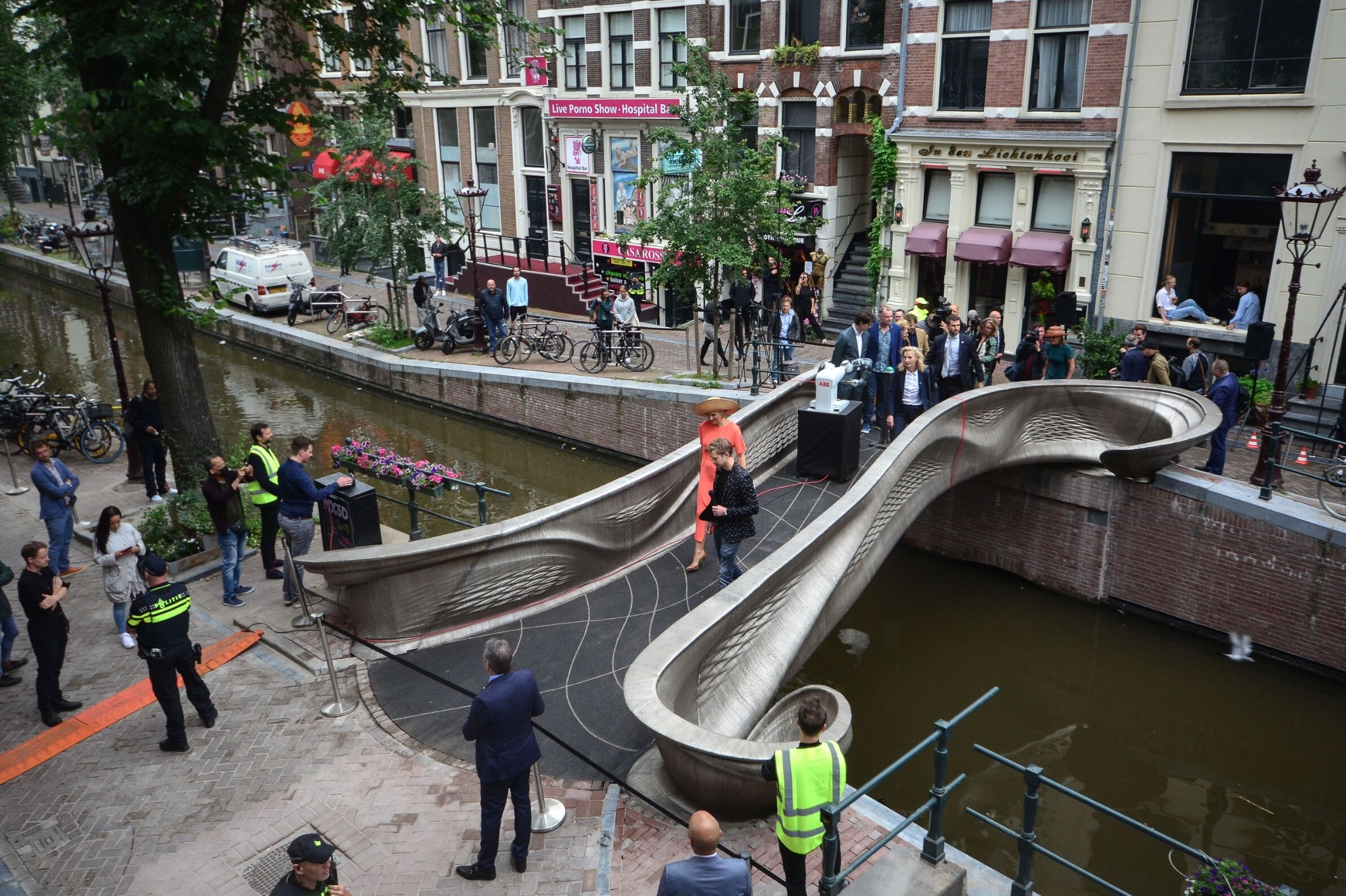 Amsterdamský Red Light District zdobí první chytrý ocelový most z 3D tiskárny