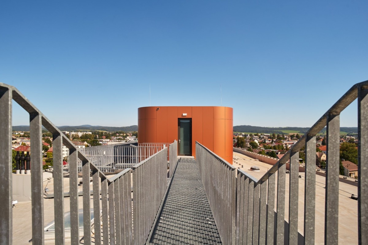 Při rekonstrukci továrny na čipy objevili architekti nevyužívané patro 