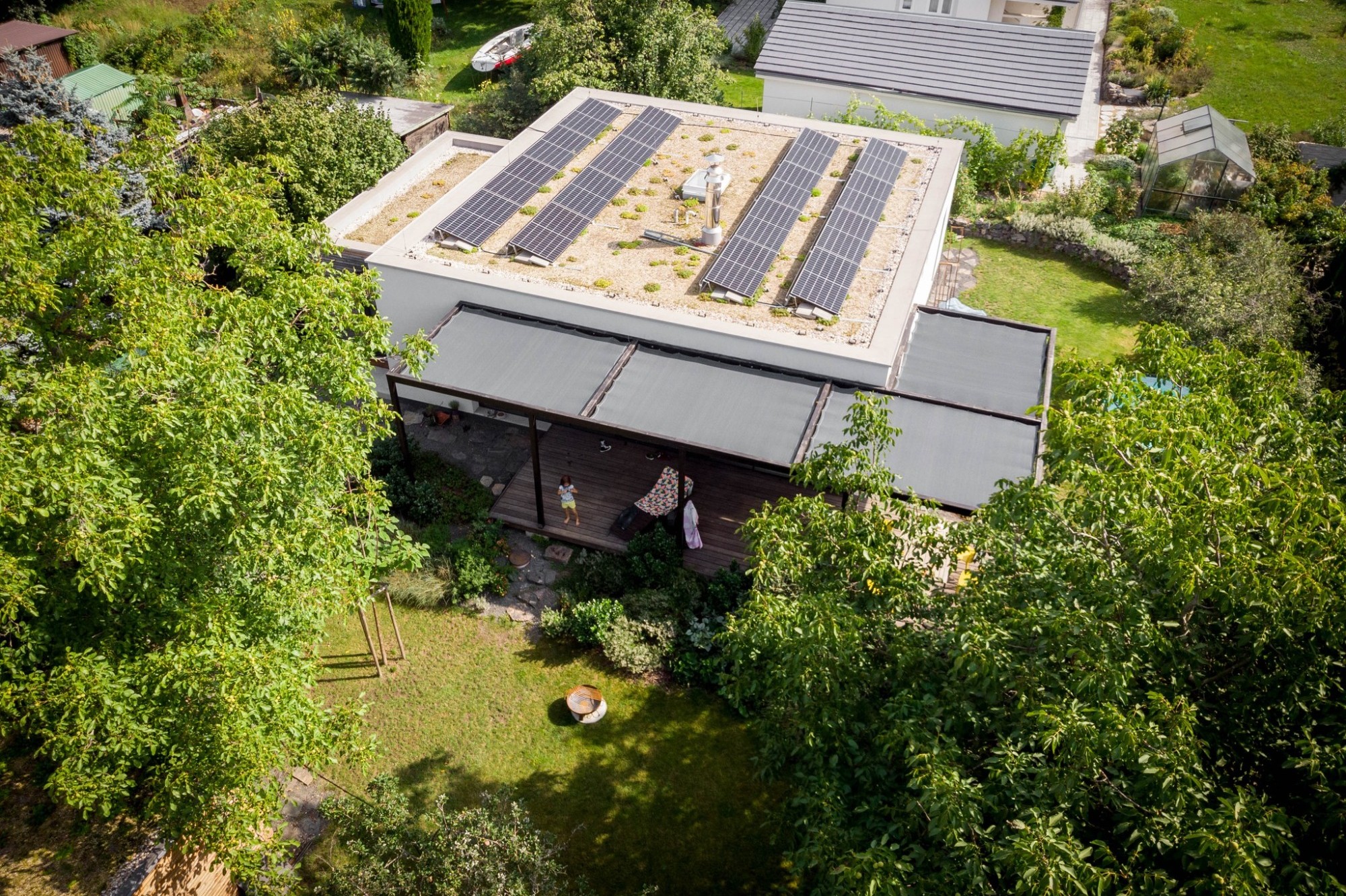 Architekti vyvinuli koncept minimalistické vily Zenhome za tři miliony