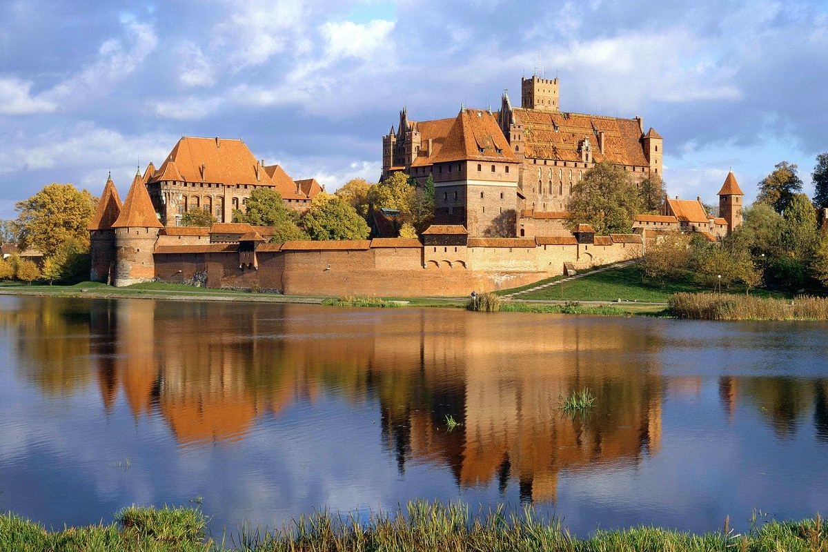 Největší hrad a cihlová stavba na světě nebyl nikdy dobyt, až Rudoarmějci jej téměř srovnali se zemí 