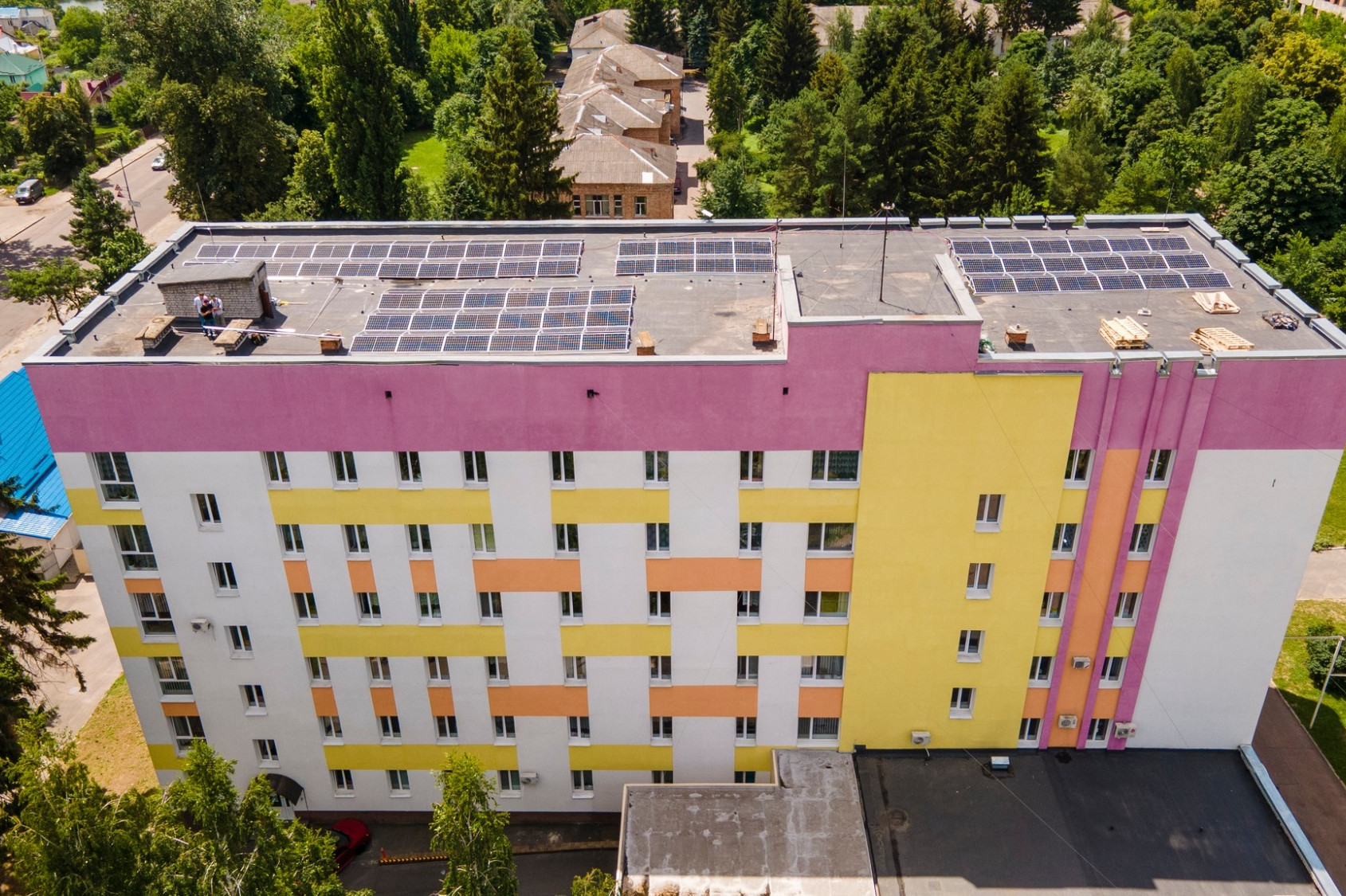 Brněnská solární elektrárna napájí ukrajinskou nemocnici, v Žytomyru už válečné výpadky energie pacienty neohrozí