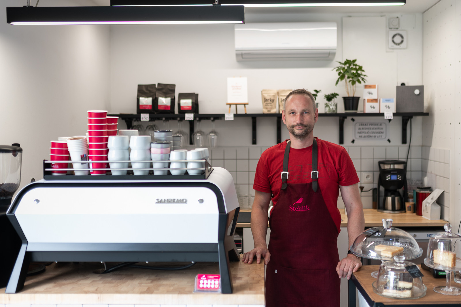 Svěží káva: Kavárník Richard Stehlík považuje výběrovou kávu za nabubřelý pojem