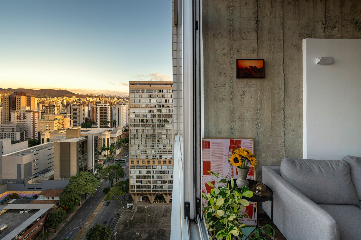 Byt ve věžáku od Oscara Niemeyera vyladili do současného stylu
