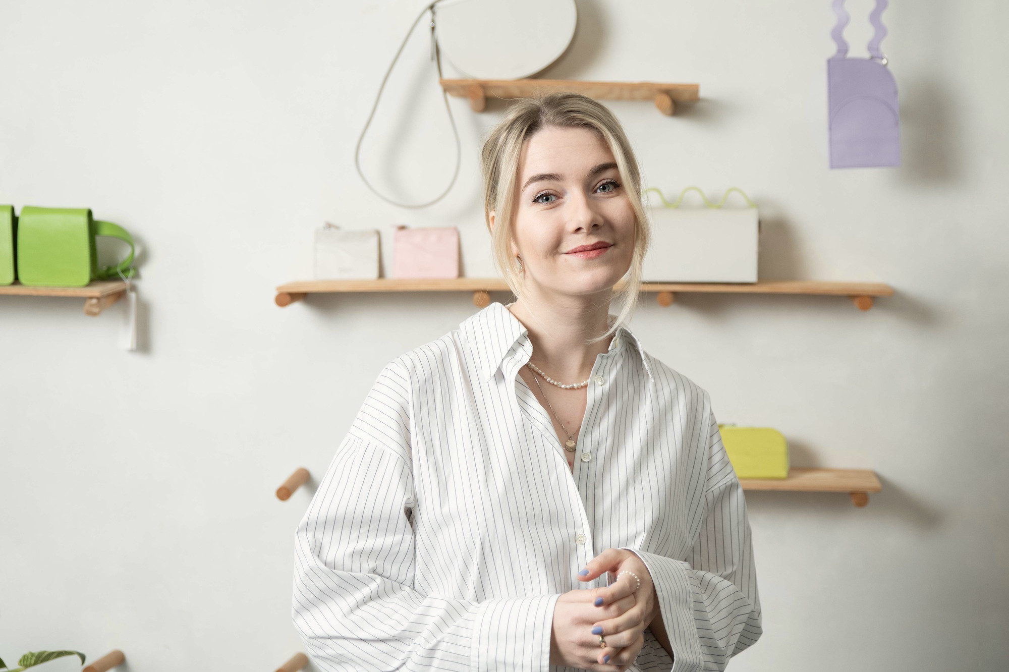 Designérce Adéle Mitrengové chyběla variabilita. Její kabelka se dá nosit na deset způsobů