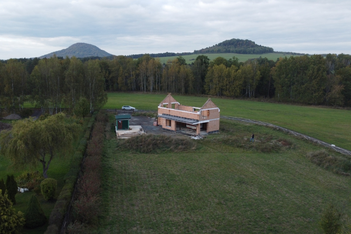 Jak postavit v CHKO moderní bydlení s vesnickým charakterem 1