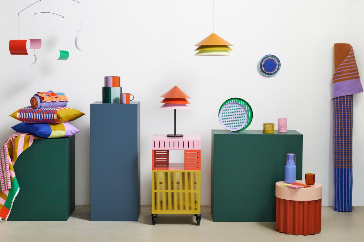 Výbuch barev: Ikea uvede limitovanou designérskou kolekci plnou kontrastů