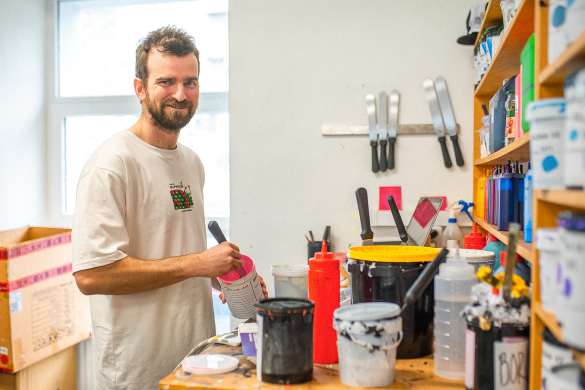 Gró naší práce je tisknutí triček od rána do večera, ale dají se vymýšlet i jiné lumpárny, říká Michael Kremláček z HW Prints