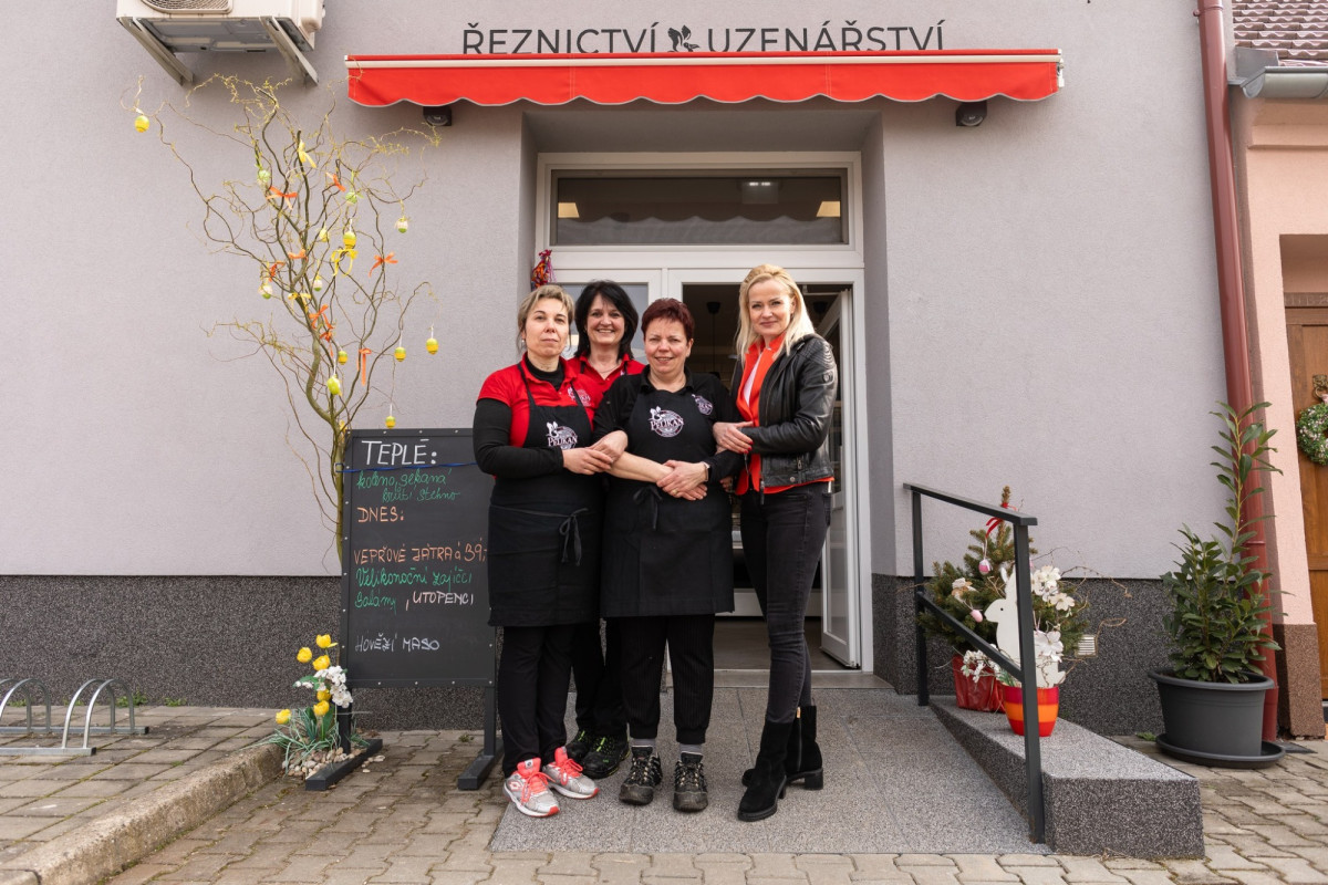 Neptejte se na éčka, konzervanty, či lepek, do uzenin přidáváme, jen co tam skutečně patří, říká majitelka řeznictví & uzenářství Kateřina Pelikánová 