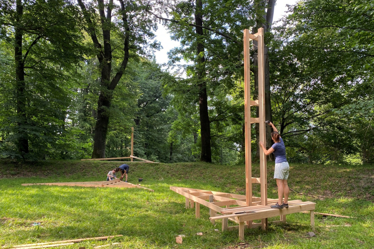 Usedlíci ze Zlatých hor si pozvali studentstvo architektury, aby vzkřísilo zaniklý zámecký park