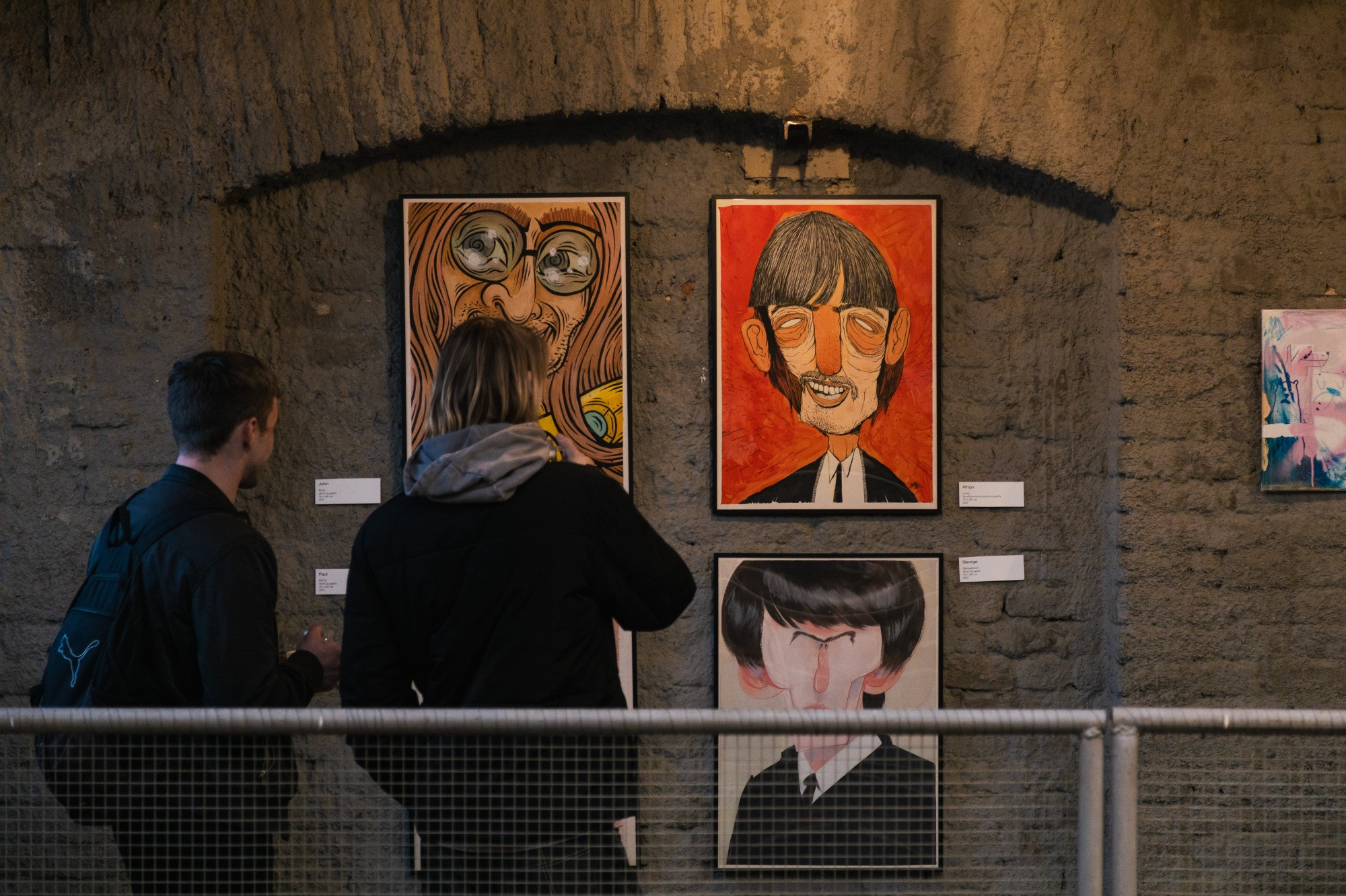Beatles i RUR: společná díla od brněnských ilustrátorů vystavuje Schrott Gallery
