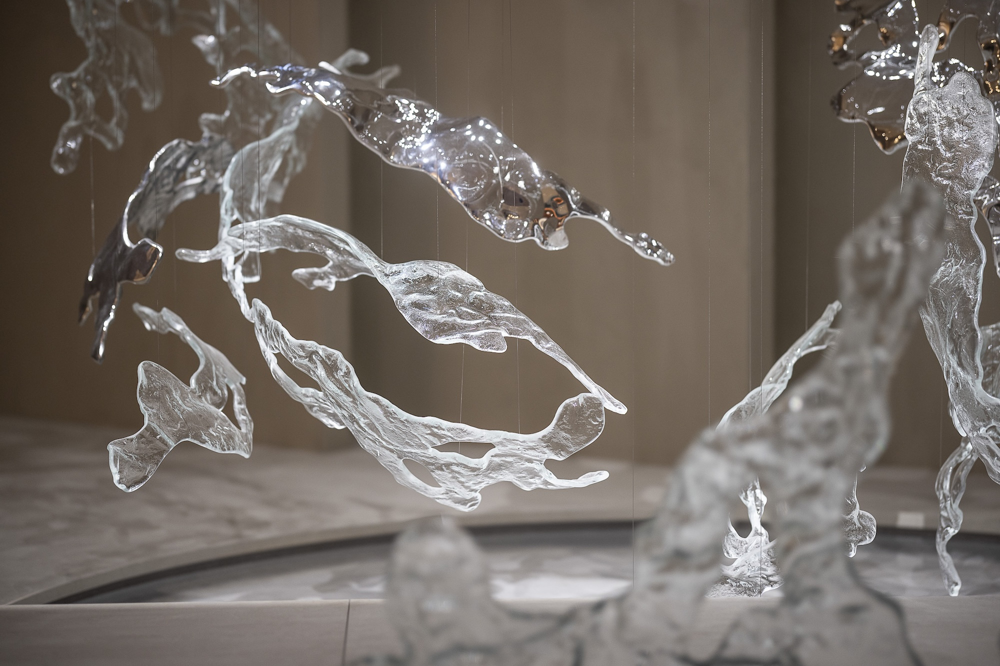 Uklidňující instalace Lasvitu v Miláně světu opět předvedla český sklářský um na nejvyšší úrovni