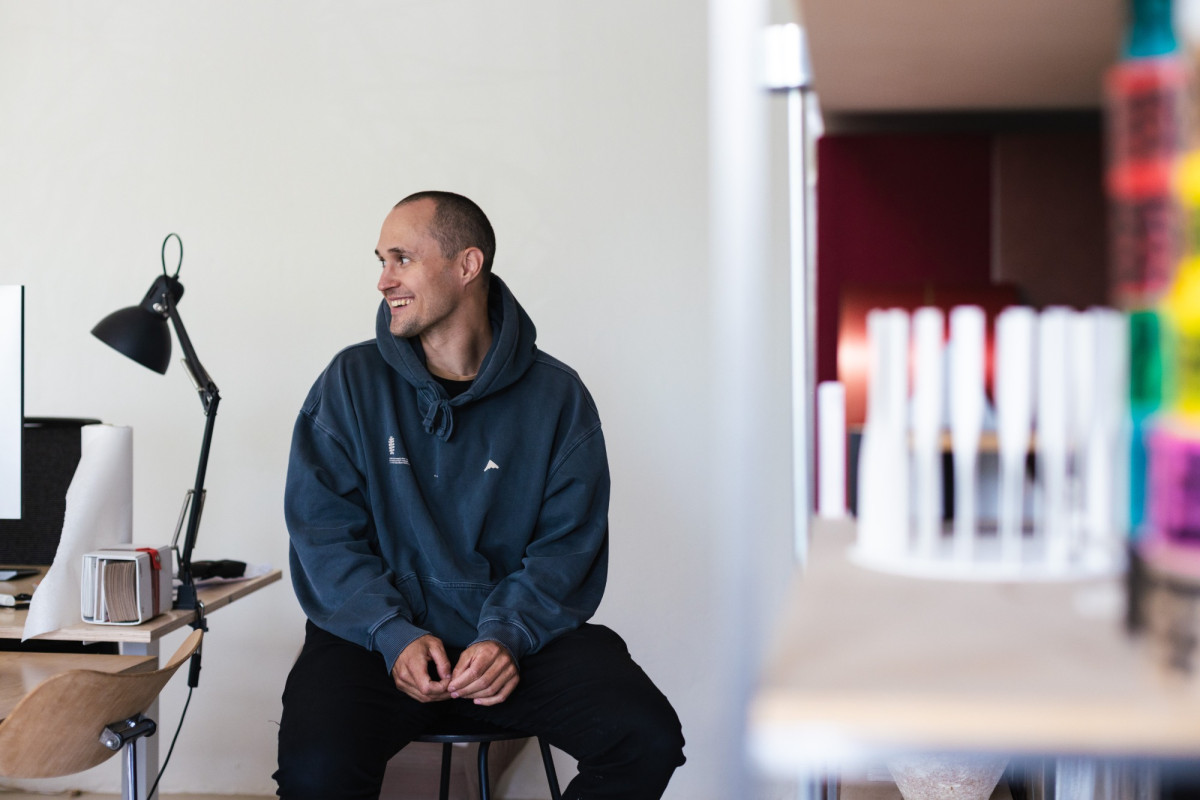 Myšlenka je pro mě víc než forma, říká Michal Ondráček, který se věnuje designu, grafice i architektuře