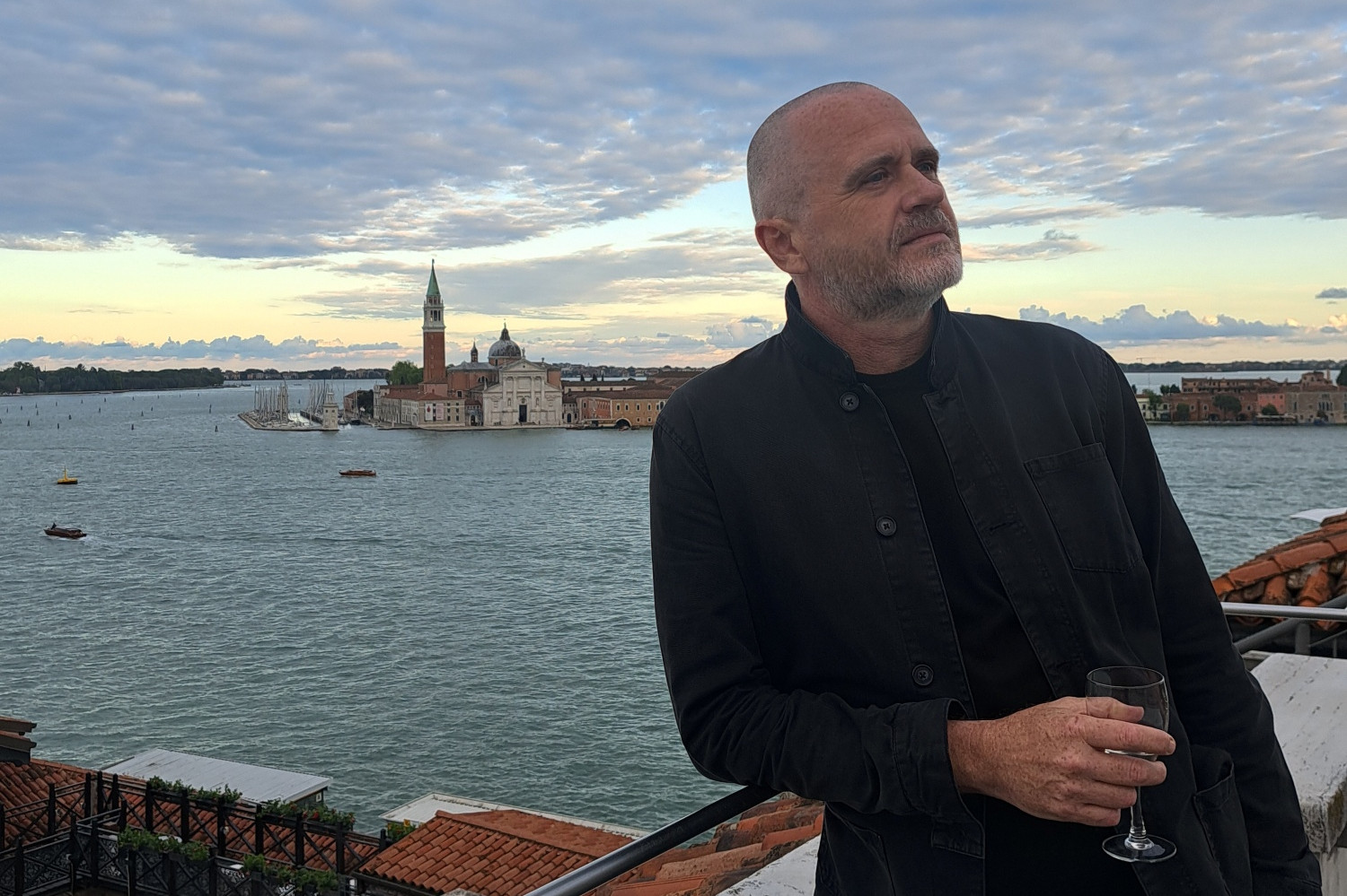 Chceme změnit fungování architektury, ať jen nezahlcujeme planetu budovami, říká Jozef Olšavský o X Utopia na bienále architektury