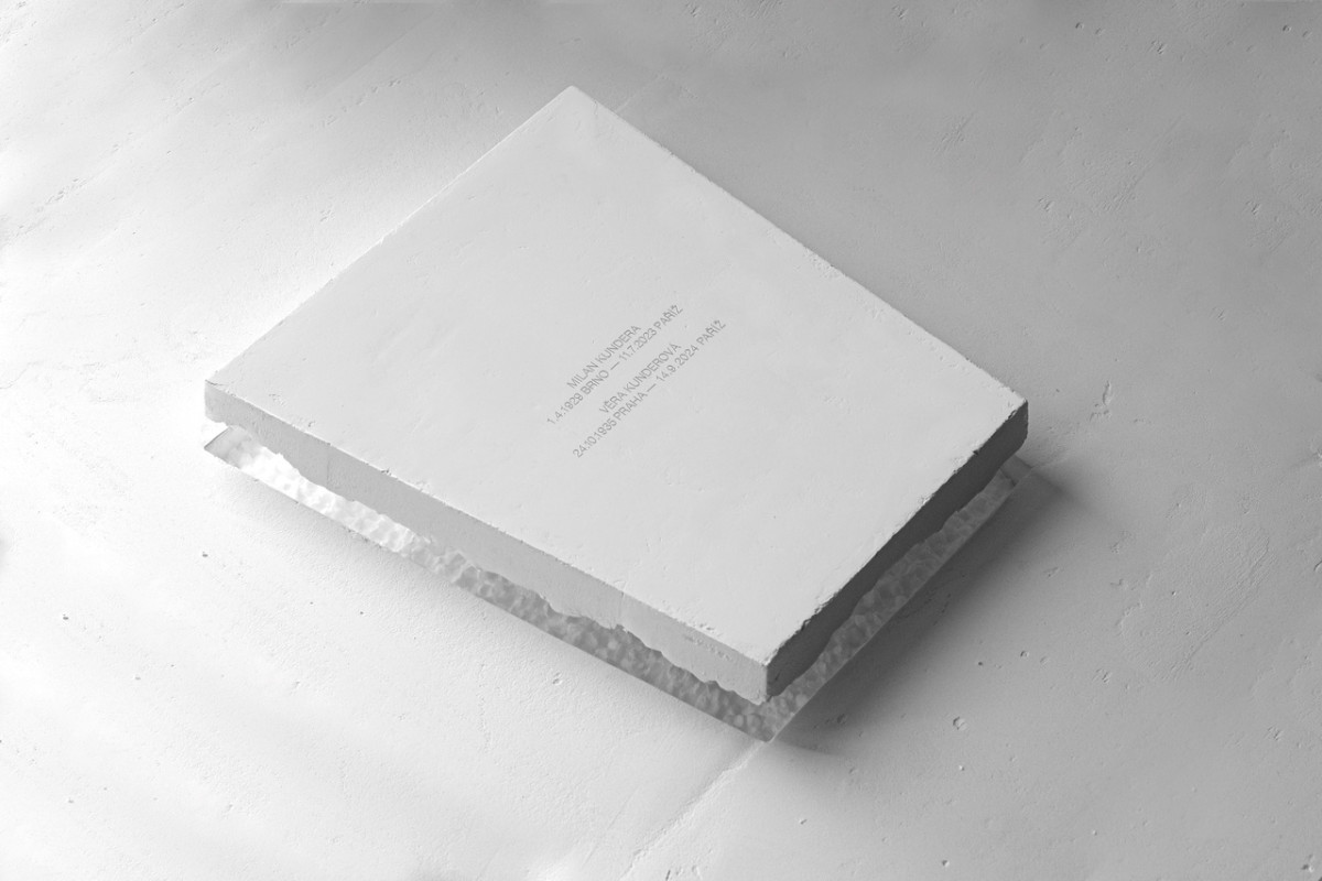 Nesnesitelná lehkost bytí. Podívejte se, jak bude vypadat náhrobek Milana Kundery