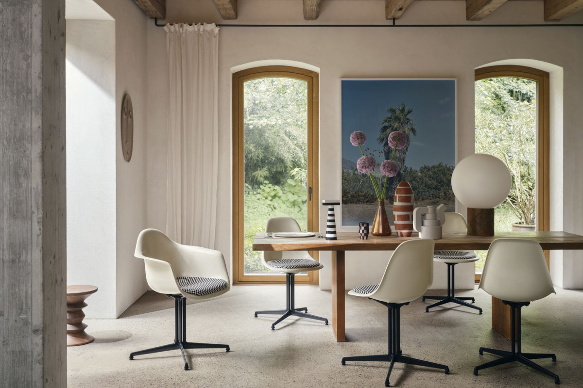 Design, který nestárne: Vitra představila ikony Eamesových v novém hávu