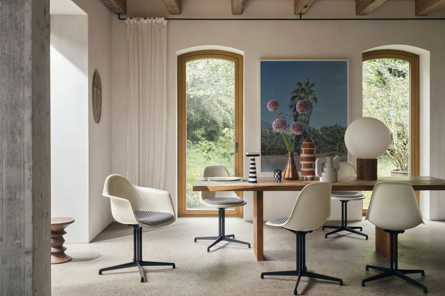 Design, který nestárne: Vitra představila ikony Eamesových v novém hávu