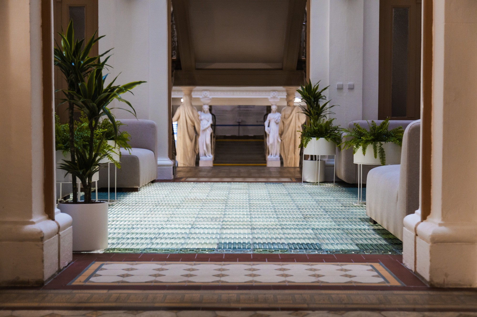 Ve finále bylo ještě dobře, že podlahu někdo zakryl, říká o unikátním 120 let starém nálezu na krajském úřadě Zbyněk Lenomar