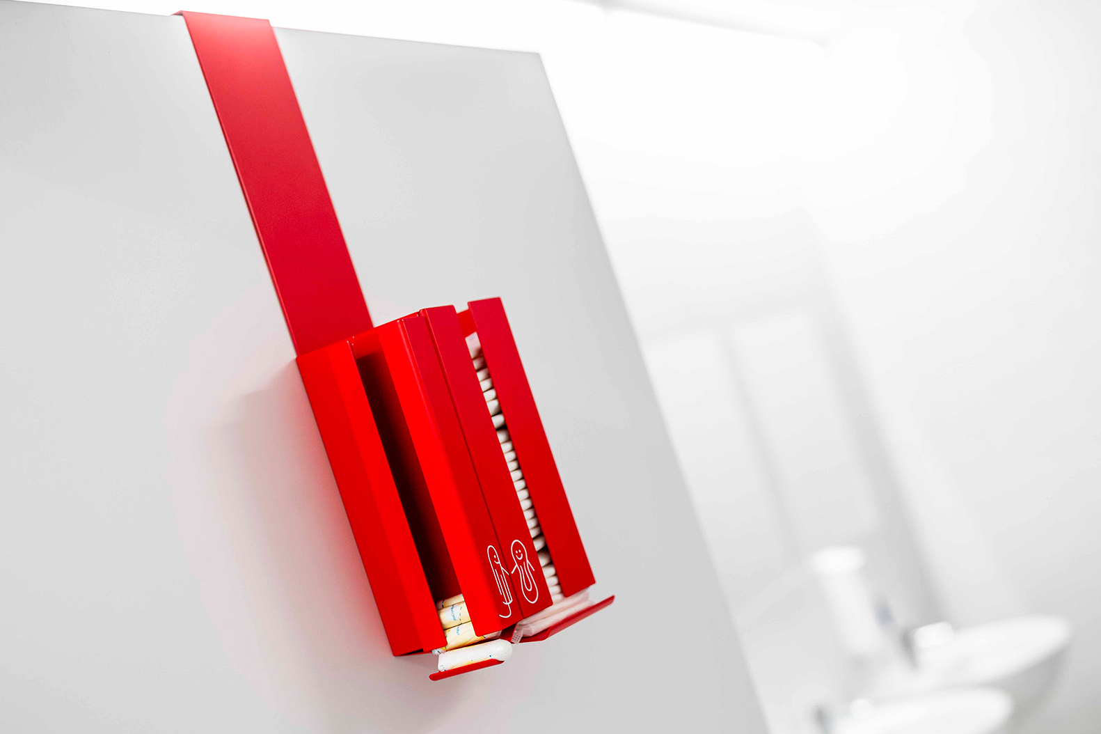 Veřejnost rozhodla: na Designbloku nejvíce zaujal design zásobníků na menstruační pomůcky