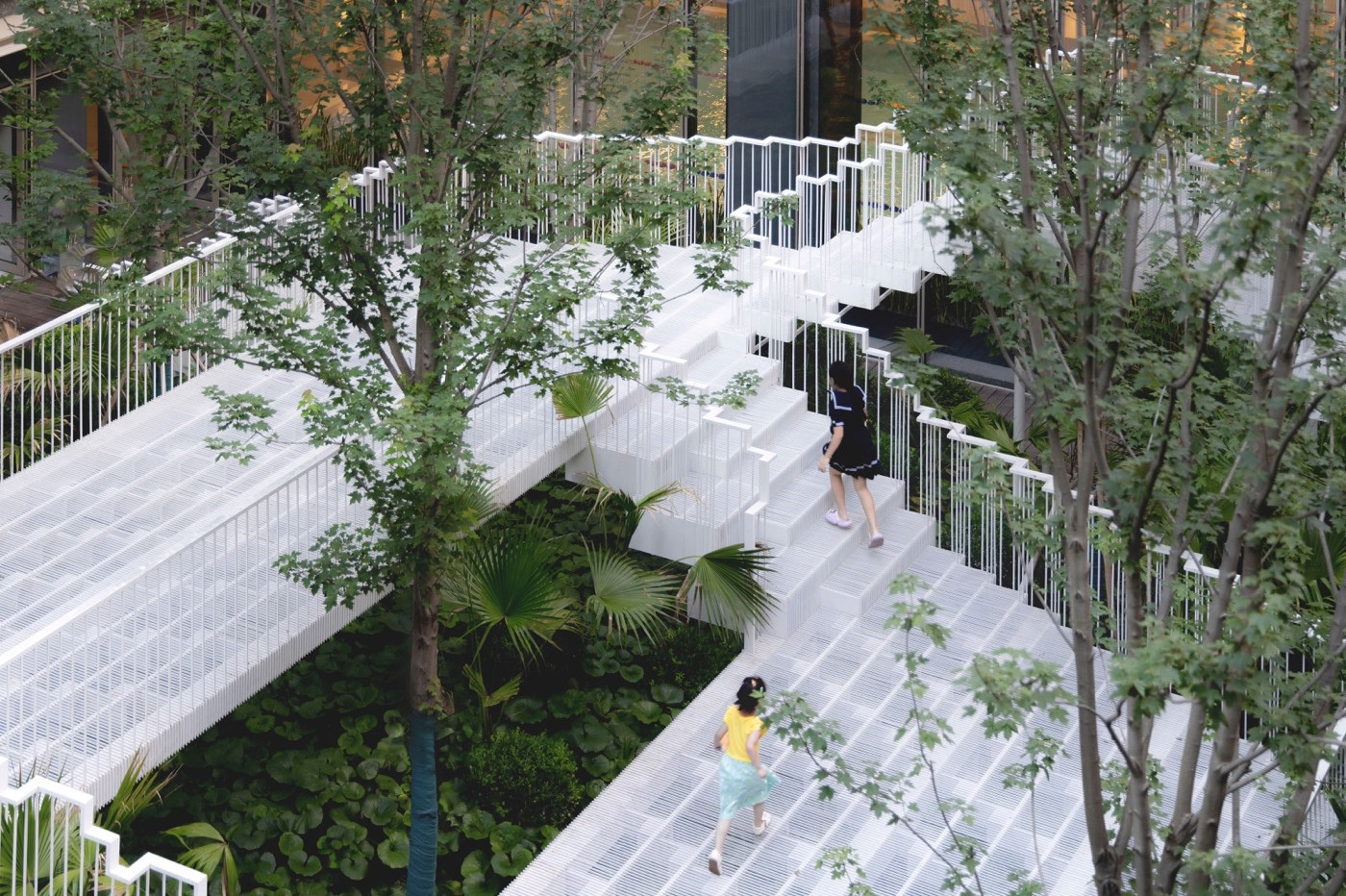 Když se potká zeleň a sousedé. Nádvoří, které propojuje víc než domy