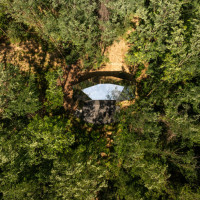 hello-wood-PEBL-grand-rotatable-modular-wooden-cabin-mirror-facade-designboom-18