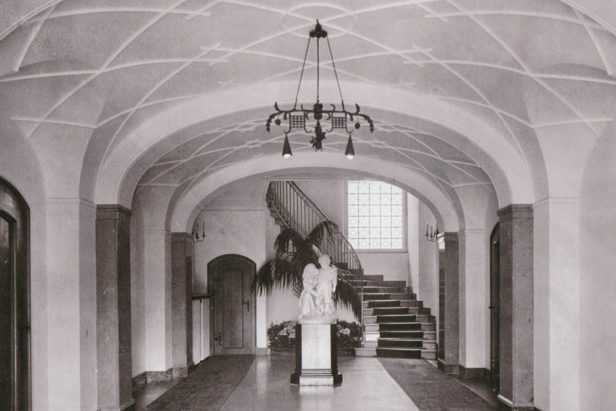 Ztracenou sochu z vily Augusta Löw-Beera našli. Radost ale kazí zoufalý stav historického domu