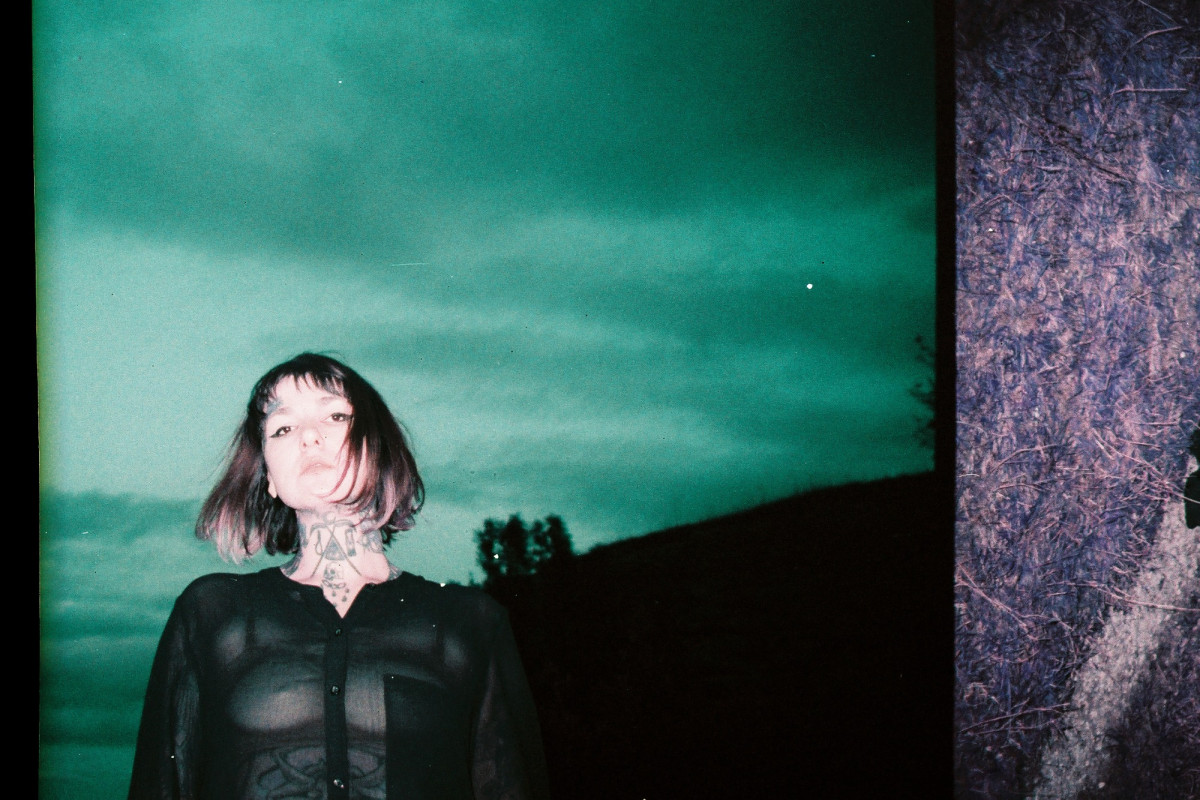 Hledám způsoby jak zakonzervovat konkrétní okamžik navždy, říká umělkyně Ester Hotová, jež sbírá mrtvá zvířátka