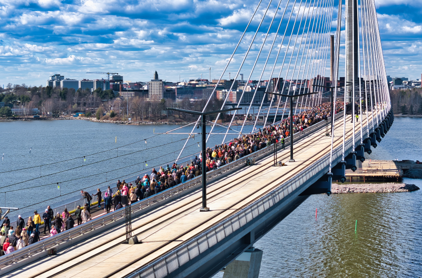 Nová dominanta nejdelší a nejvyšší most ve Finsku nebyl navržen pro auta, ale pro lidi