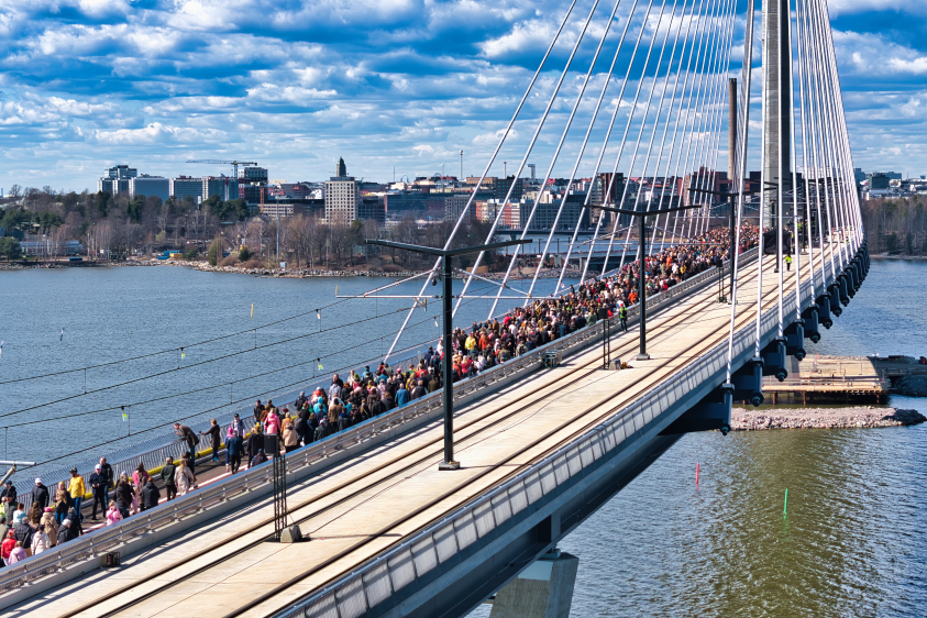 Nová dominanta nejdelší a nejvyšší most ve Finsku nebyl navržen pro auta, ale pro lidi